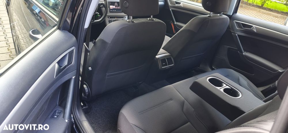 Volkswagen Golf - 8