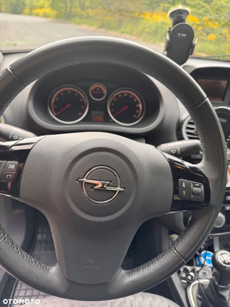 Opel Corsa 1.4 16V Cosmo - 8