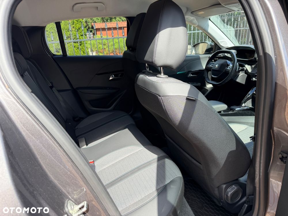 Peugeot 208 - 24