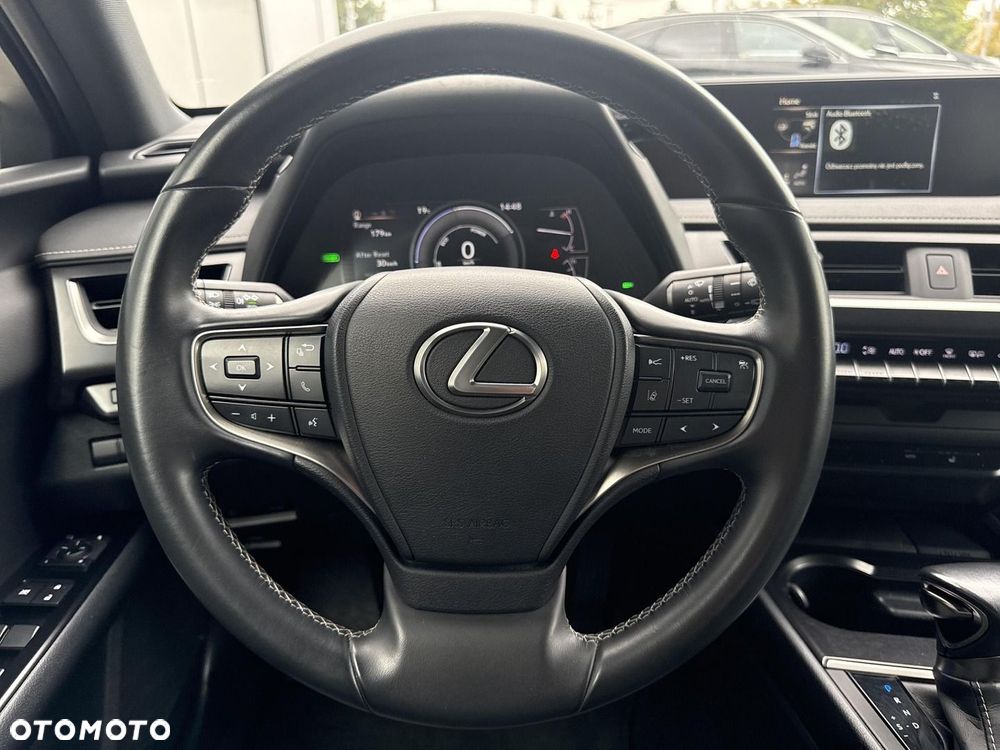 Lexus UX - 25