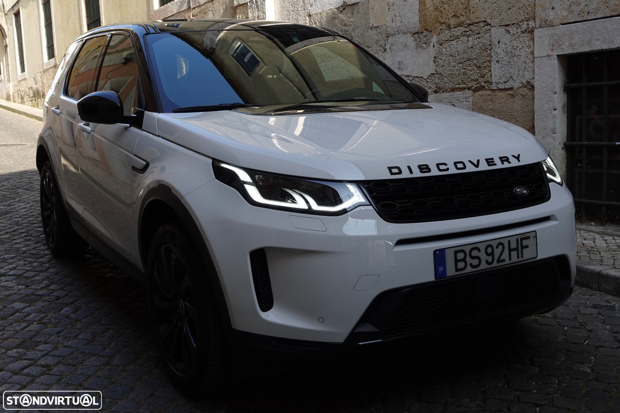 Land Rover Discovery Sport 1.5 I3 P300e AWD R-Dynamic SE - 2