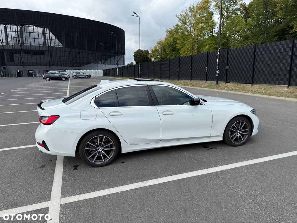 BMW Seria 3 330i xDrive Sport Line - 7