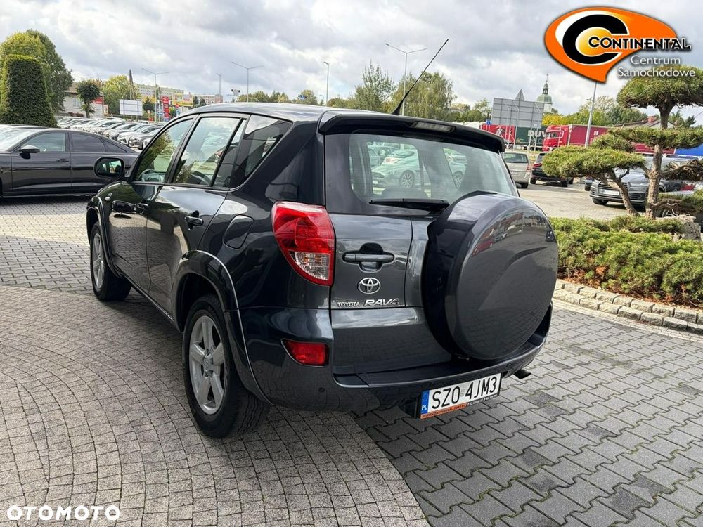 Toyota RAV4 - 4