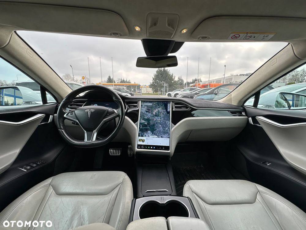 Tesla Model S - 11