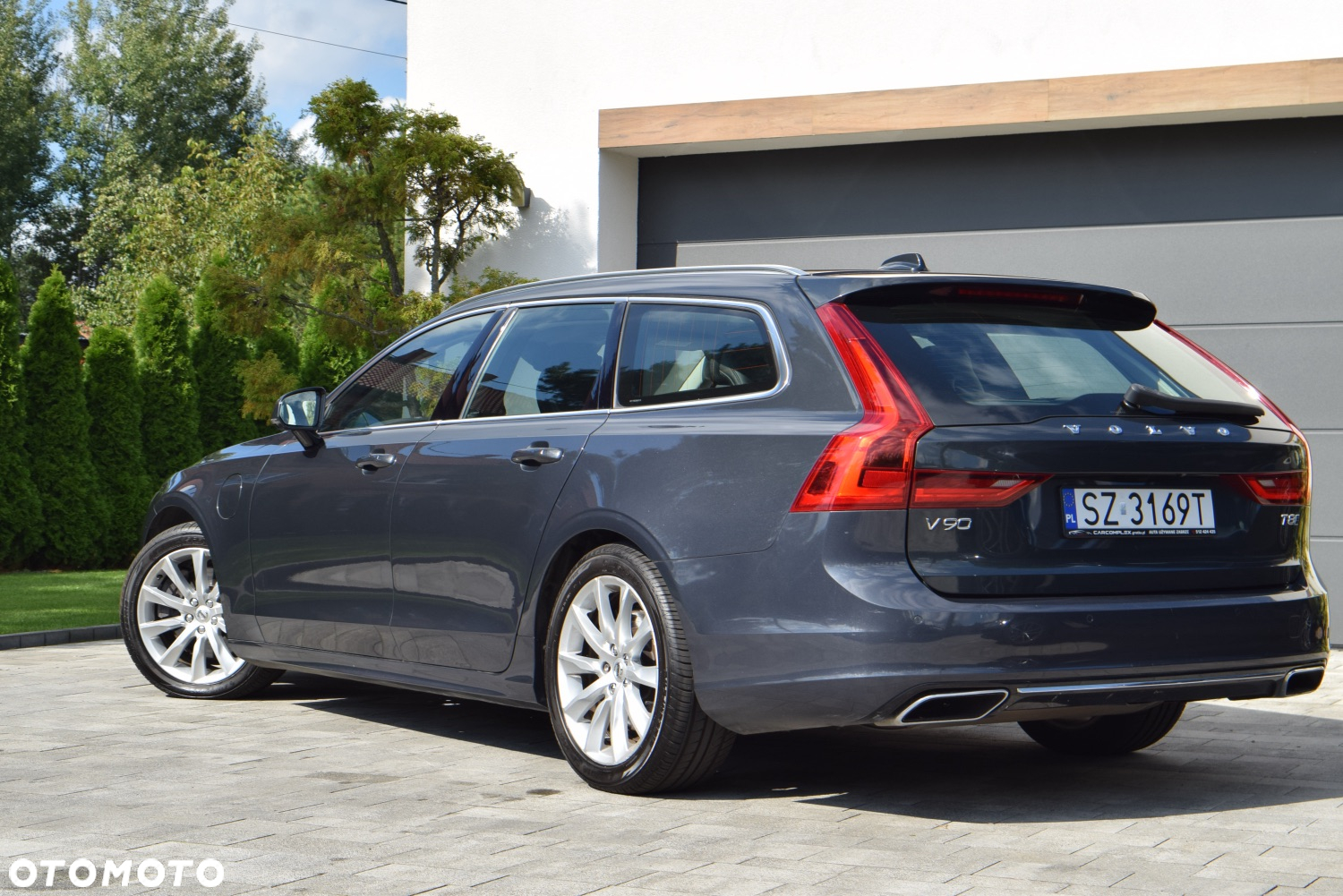 Volvo V90 T8 AWD Plug-In Hybrid Momentum Pro - 3