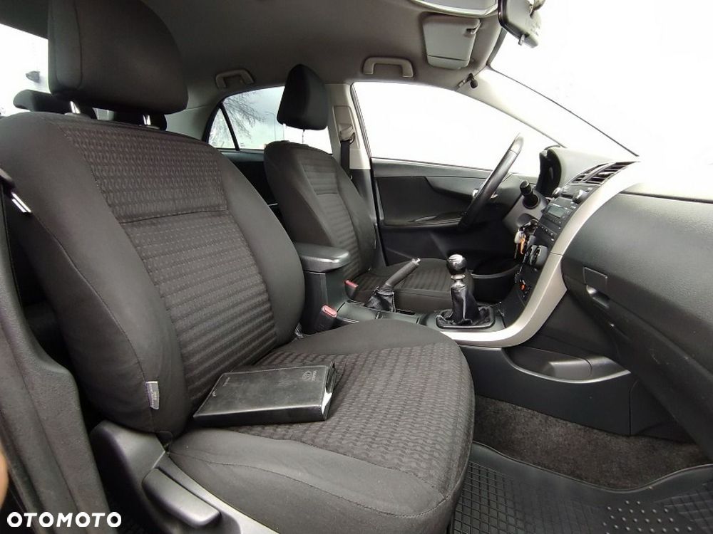 Toyota Corolla - 12