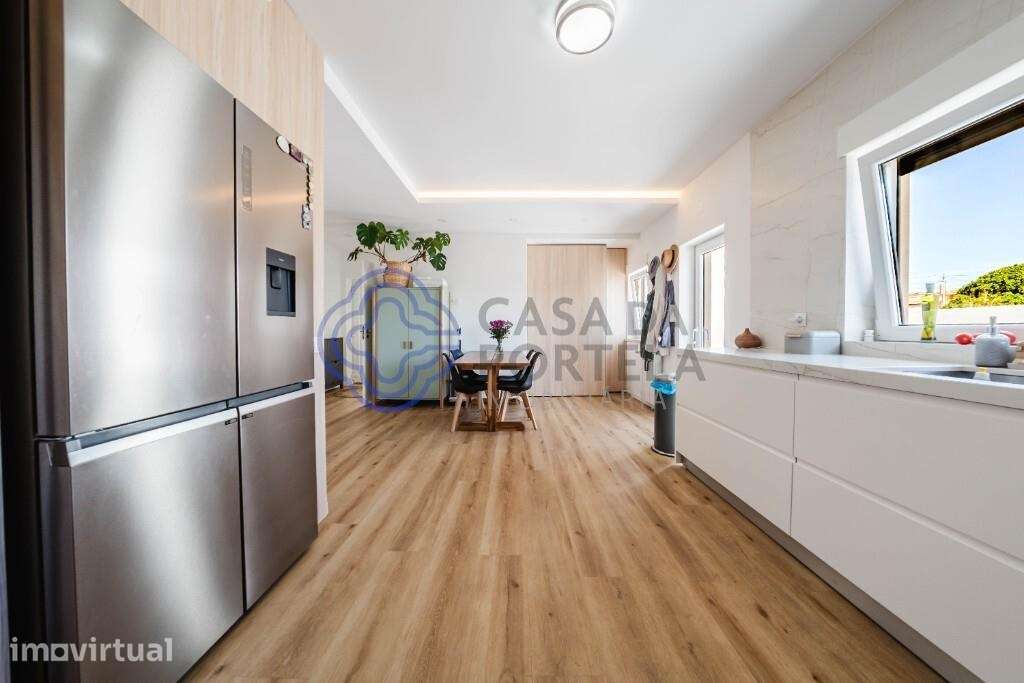 Moradia T3 + Sótão com Excelente Eficiência Energética a Apenas 3 km d - Grande imagem: 2/60