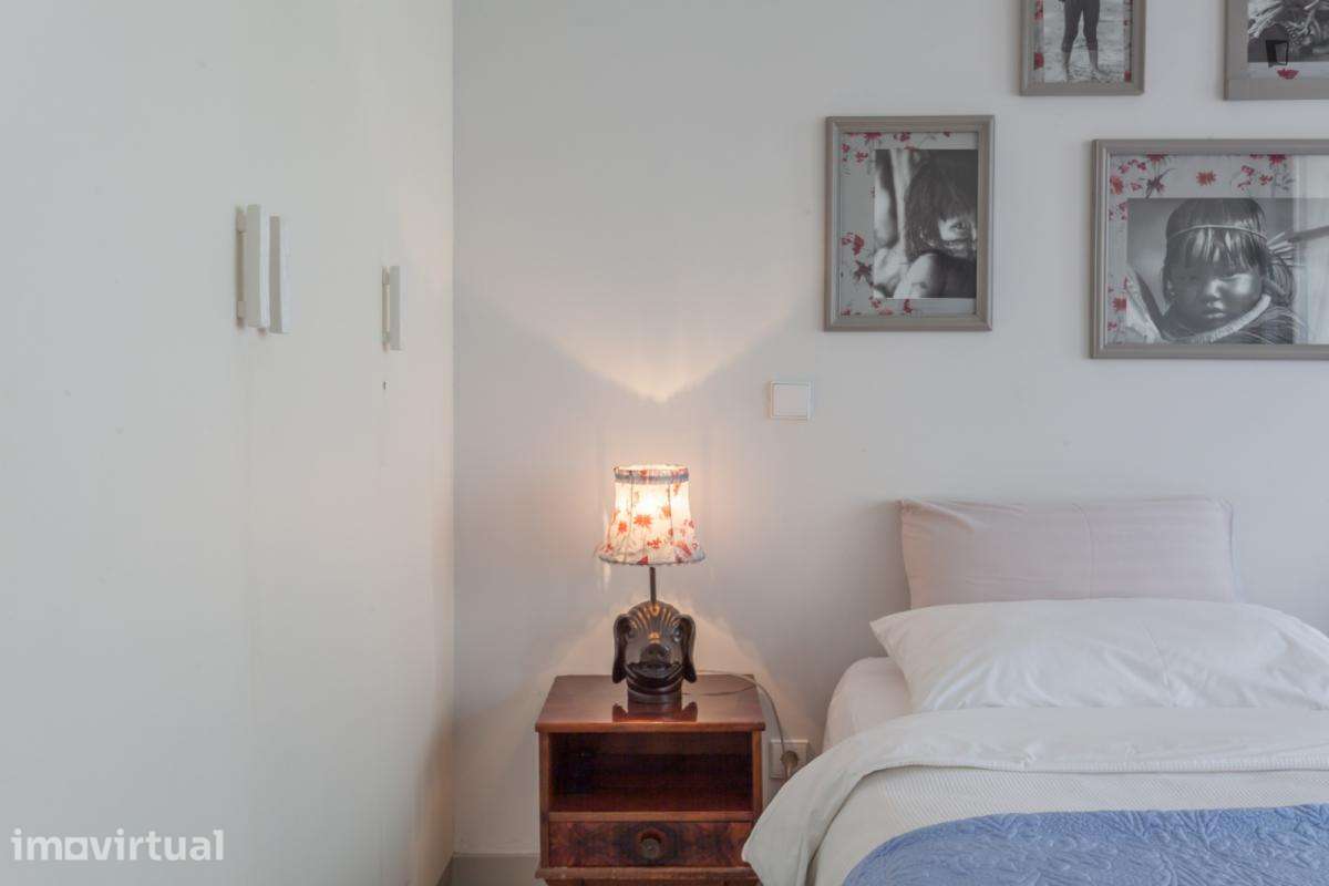 Quarto - localizado em Santo Ildefonso Porto - Grande imagem: 2/20