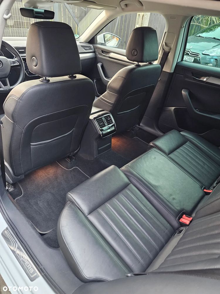 Skoda Superb 2.0 TDI DSG Premium Edition - 11