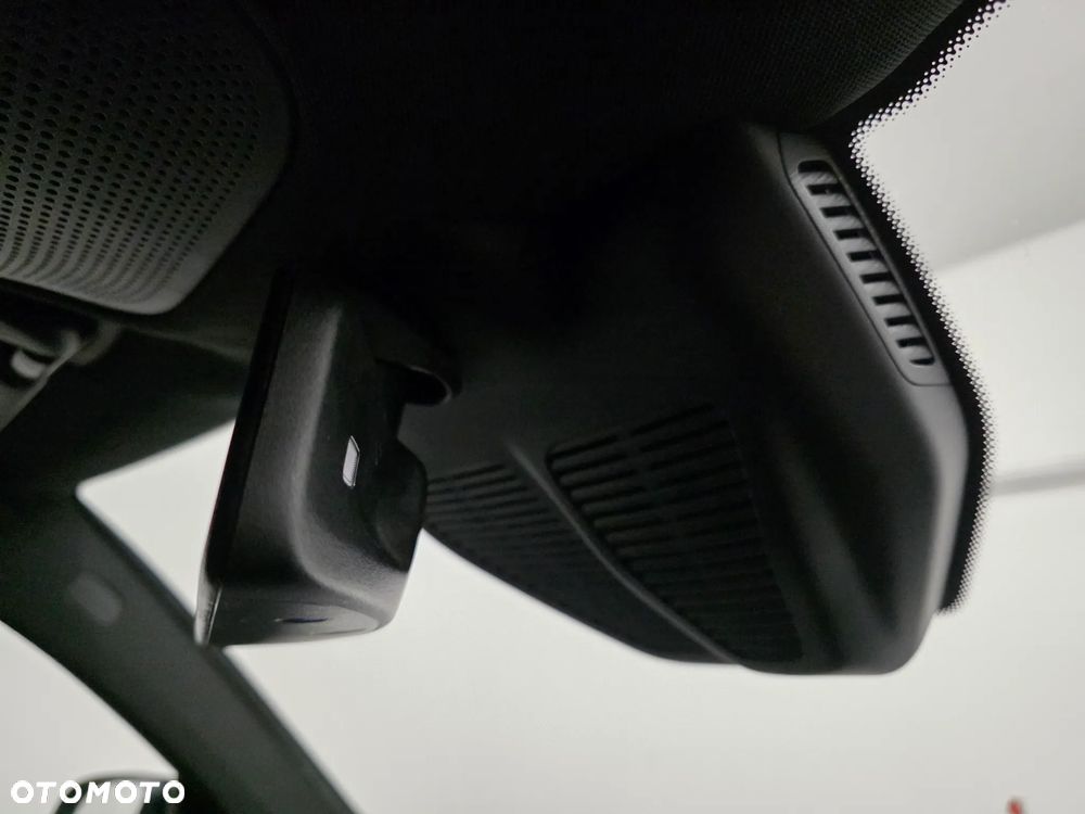 Mercedes-Benz GLC 300 d 4Matic 9G-TRONIC AMG Line Plus - 28