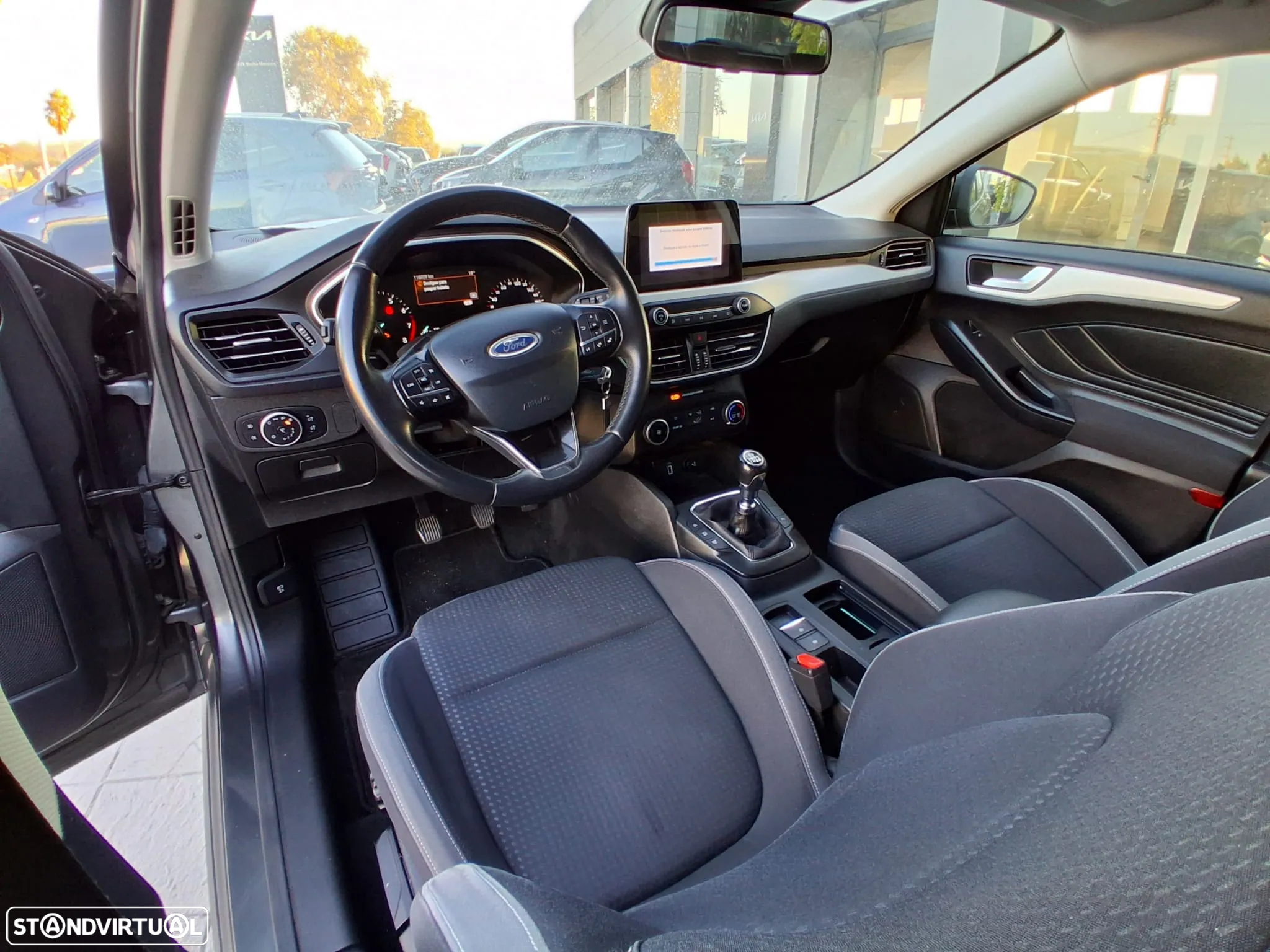 Ford Focus 1.0 EcoBoost Business - 11