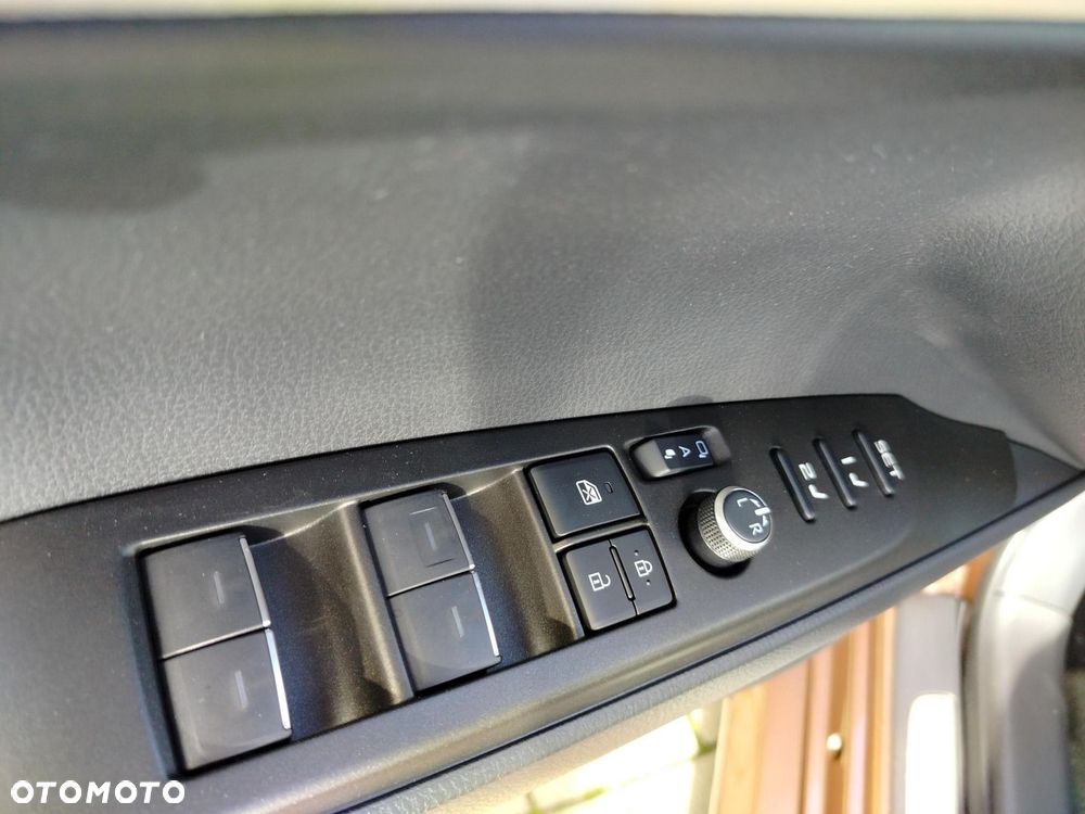 Toyota Camry - 19
