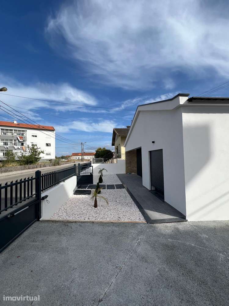Moradia T2 Pronta a Habitar no Centro de Fátima - Preço Negociável - Grande imagem: 4/40