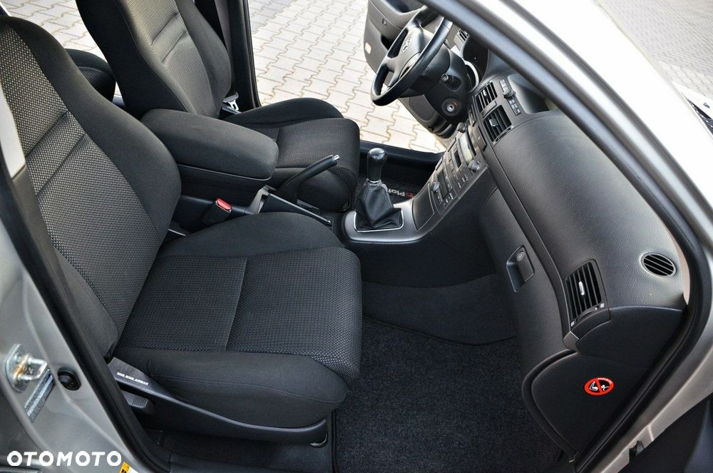 Toyota Avensis - 30
