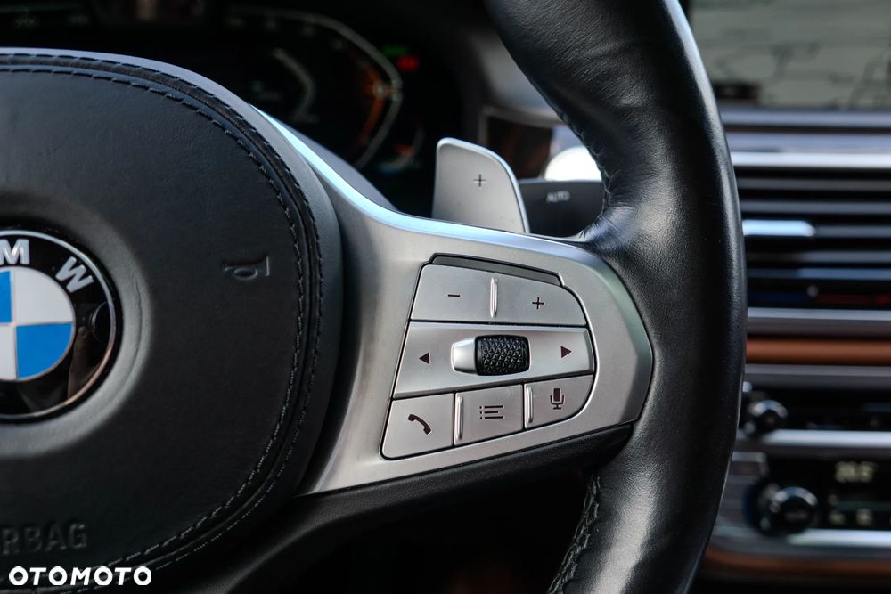 BMW Seria 7 750i xDrive - 31