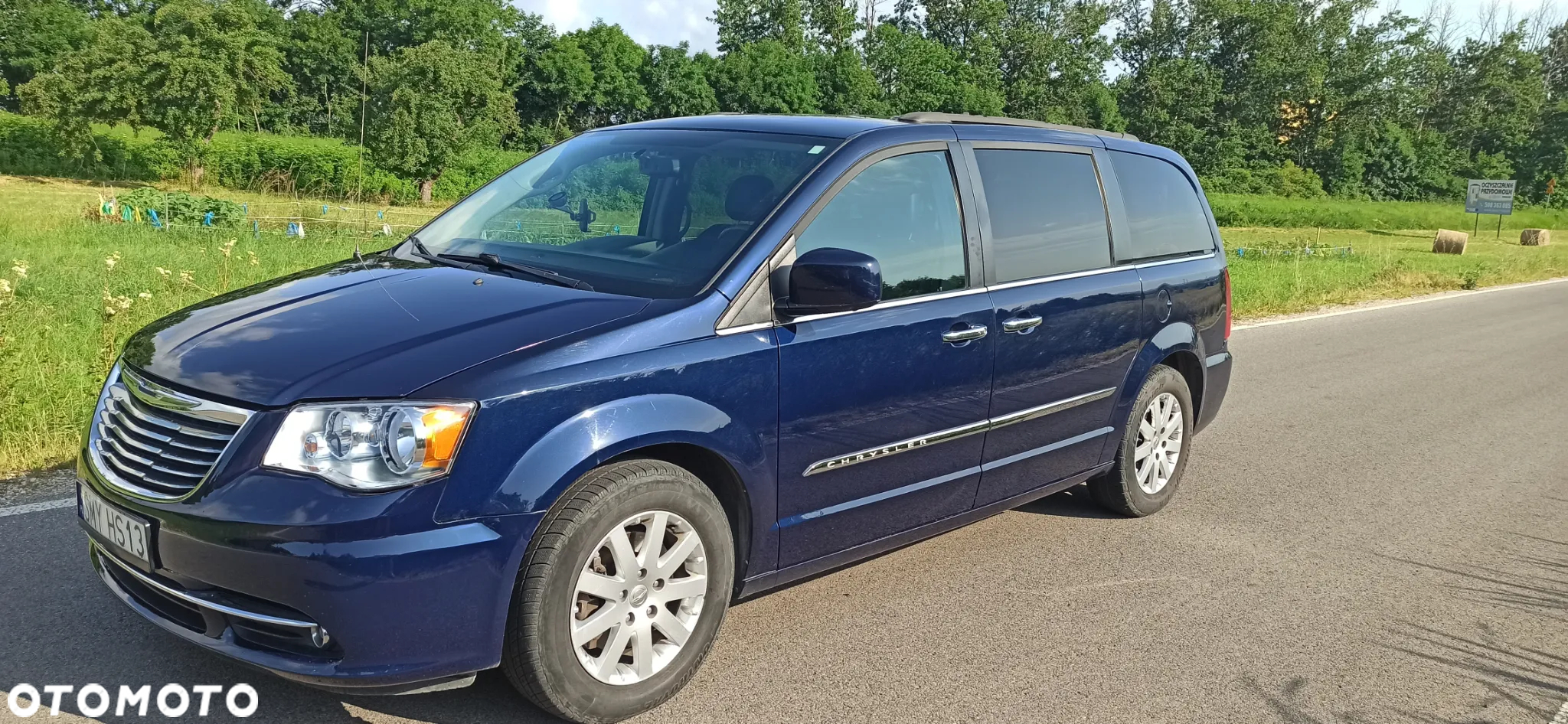 Chrysler Town & Country - 4