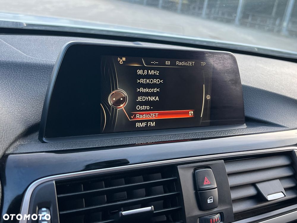 BMW Seria 3 318i - 12