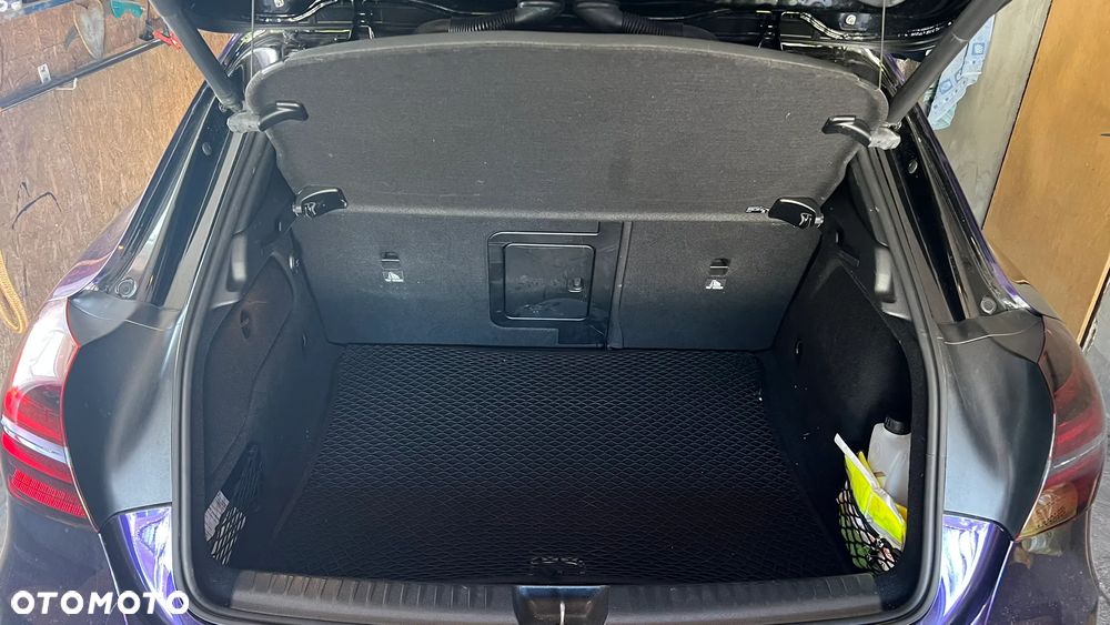 Mercedes-Benz GLA - 14