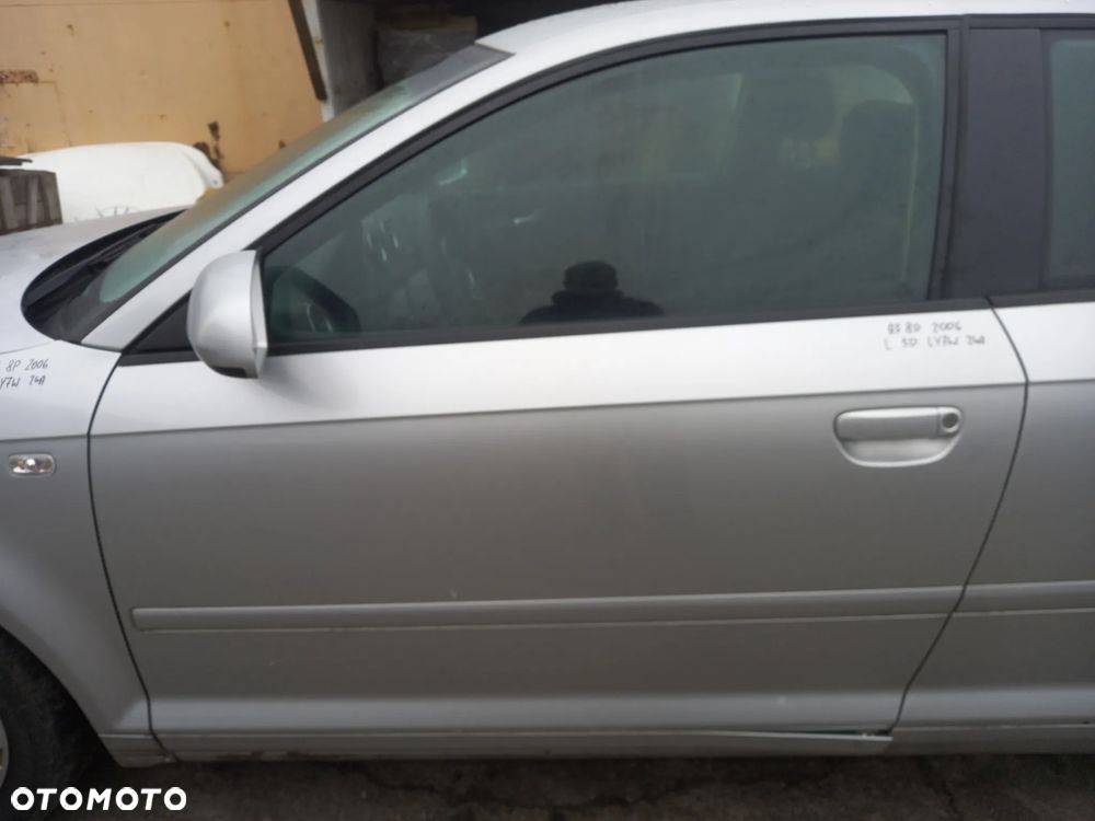 AUDI A3 8P DRZWI LEWE LY7W - 2