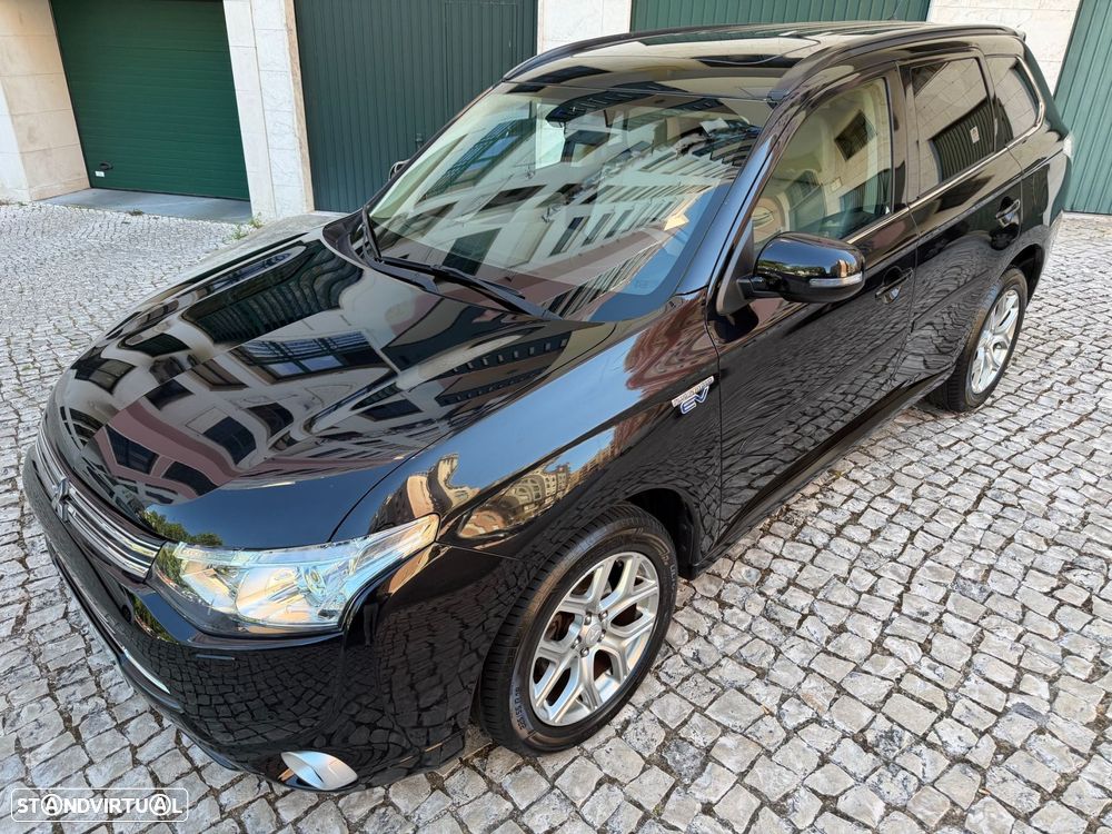 Mitsubishi Outlander 2.0 MIVEC Instyle Navi+ - 36