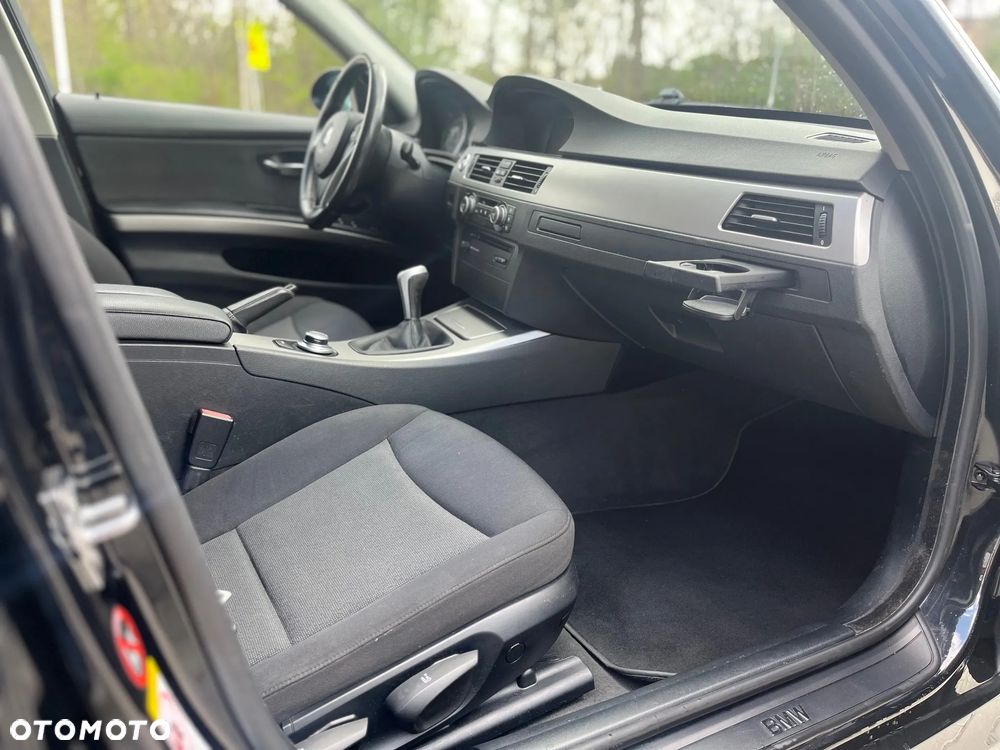 BMW Seria 3 318i - 12