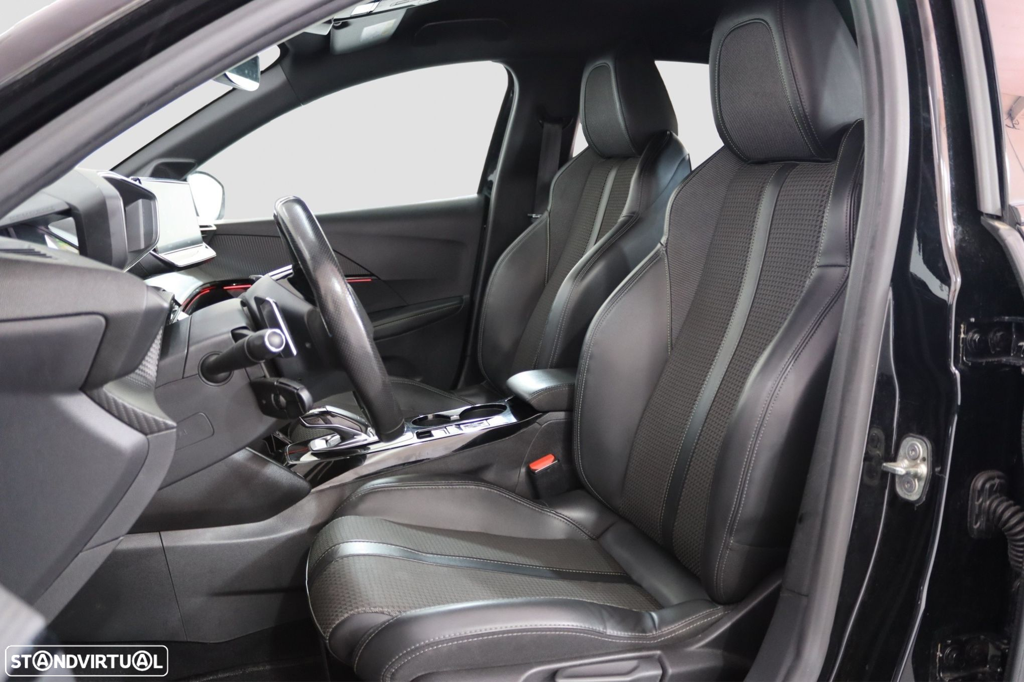 Peugeot 208 - 12