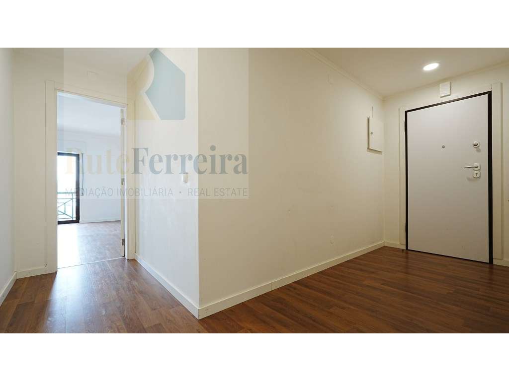 No centro de Torres Vedras, apartamento T2 no Edifício Castelo com ... - Grande imagem: 5/25