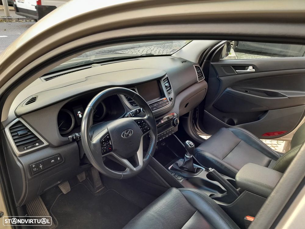 Hyundai Tucson 1.7 CRDi Creative - 24