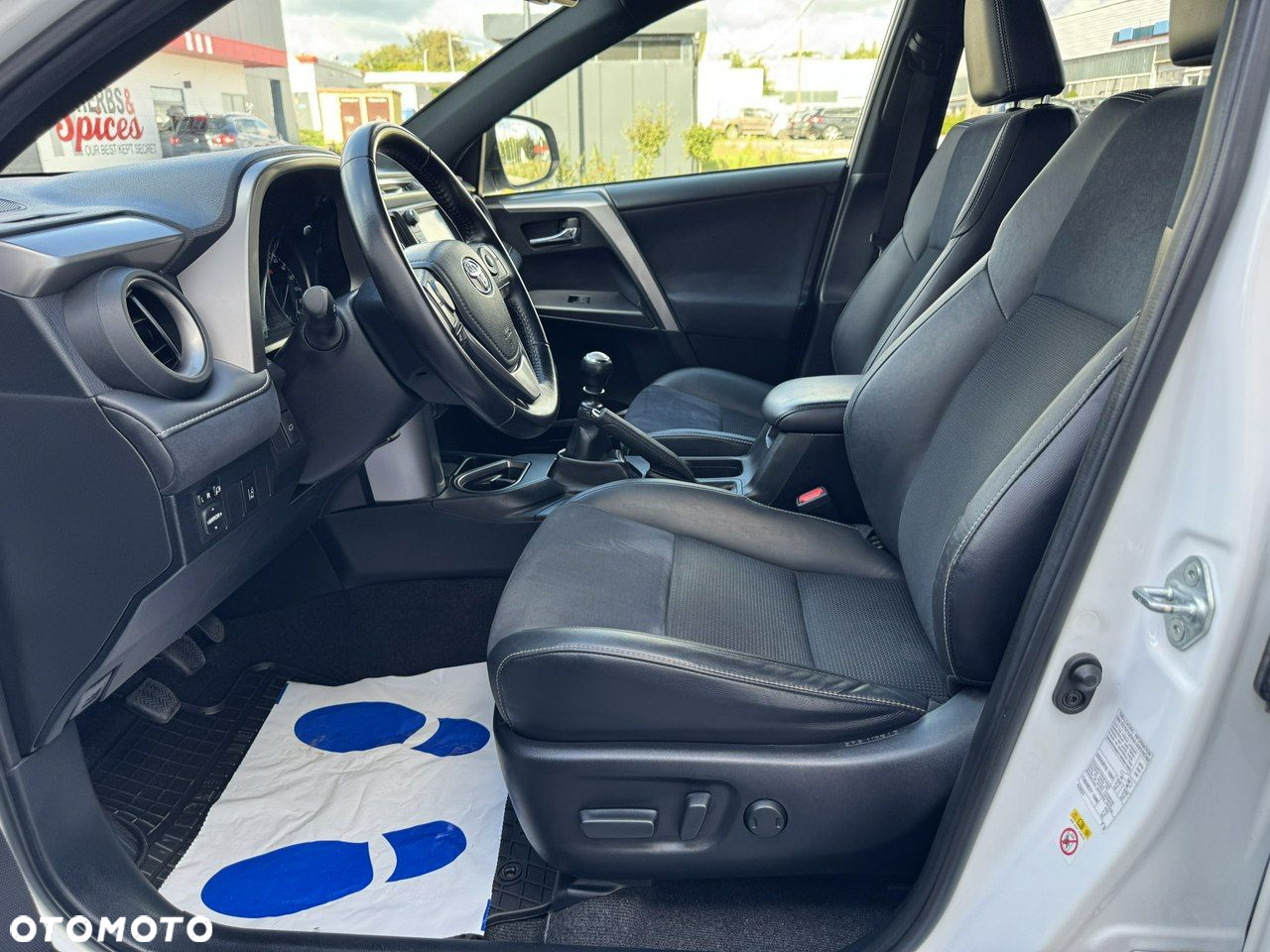Toyota RAV4 2.0 D-4D Premium 4x2 - 18