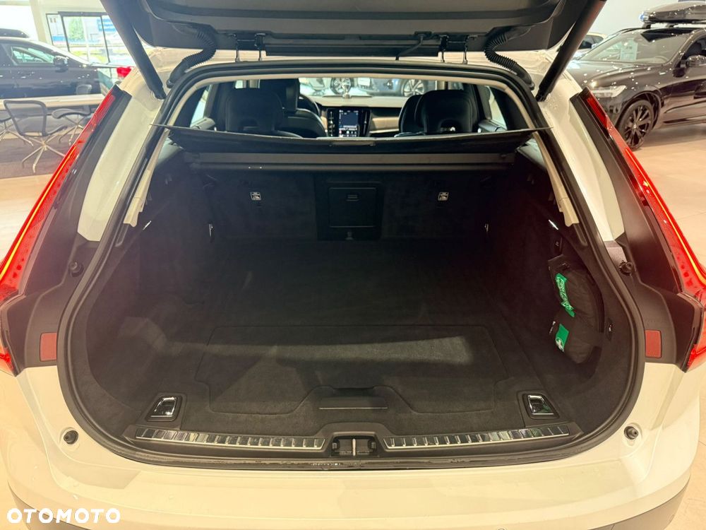 Volvo V90 Cross Country - 18