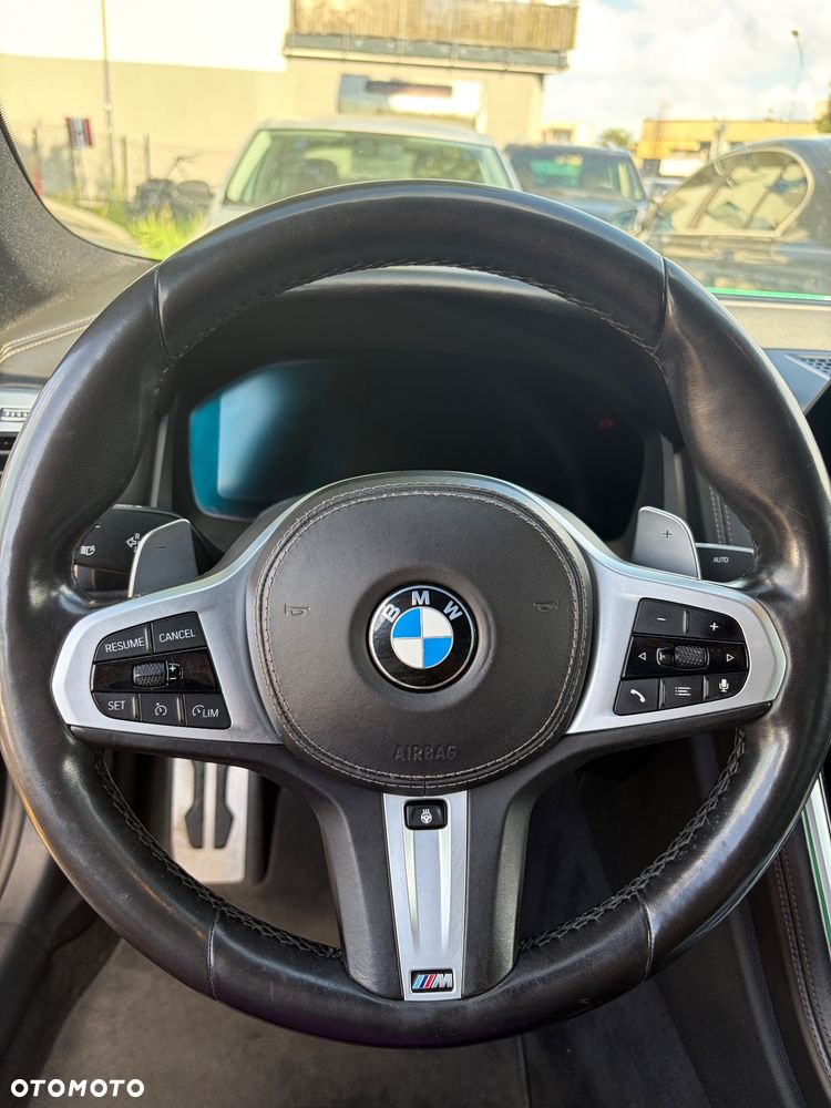 BMW Seria 8 - 26