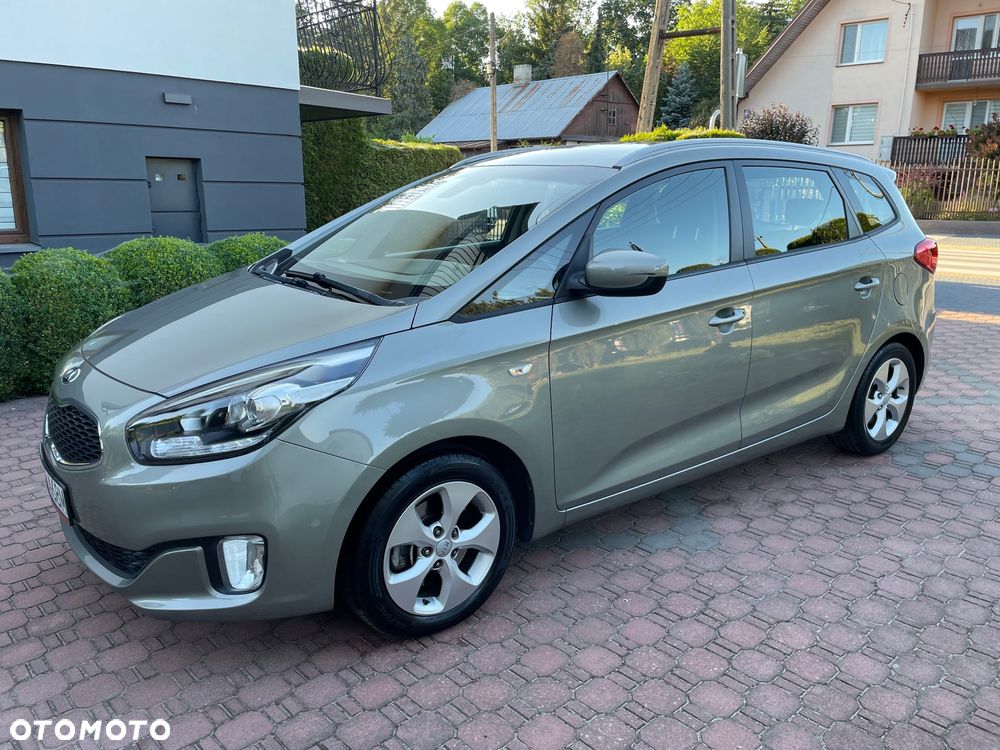 Kia Carens - 5