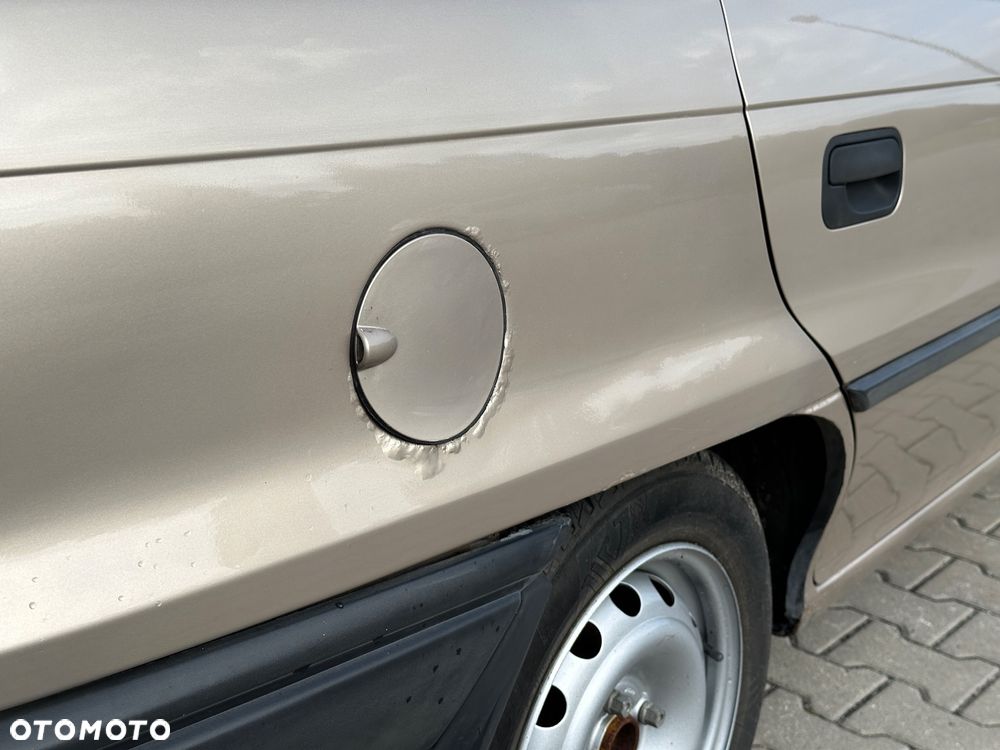 Opel Astra 1.6 GL - 6