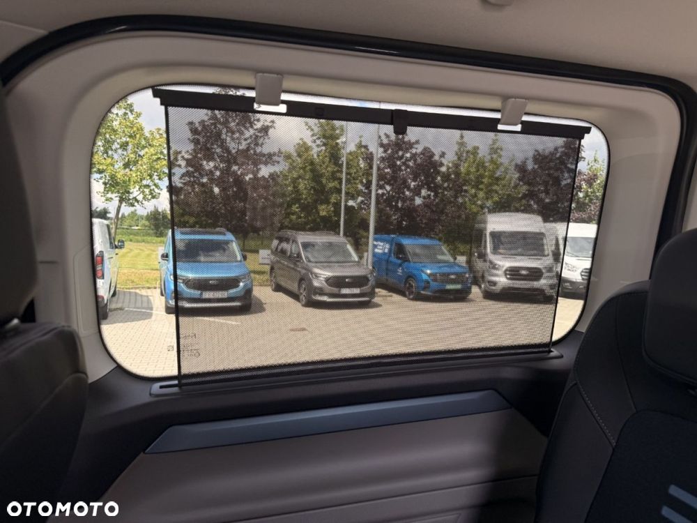 Ford Tourneo Custom - 37