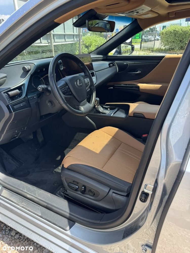 Lexus ES 300h Prestige - 16