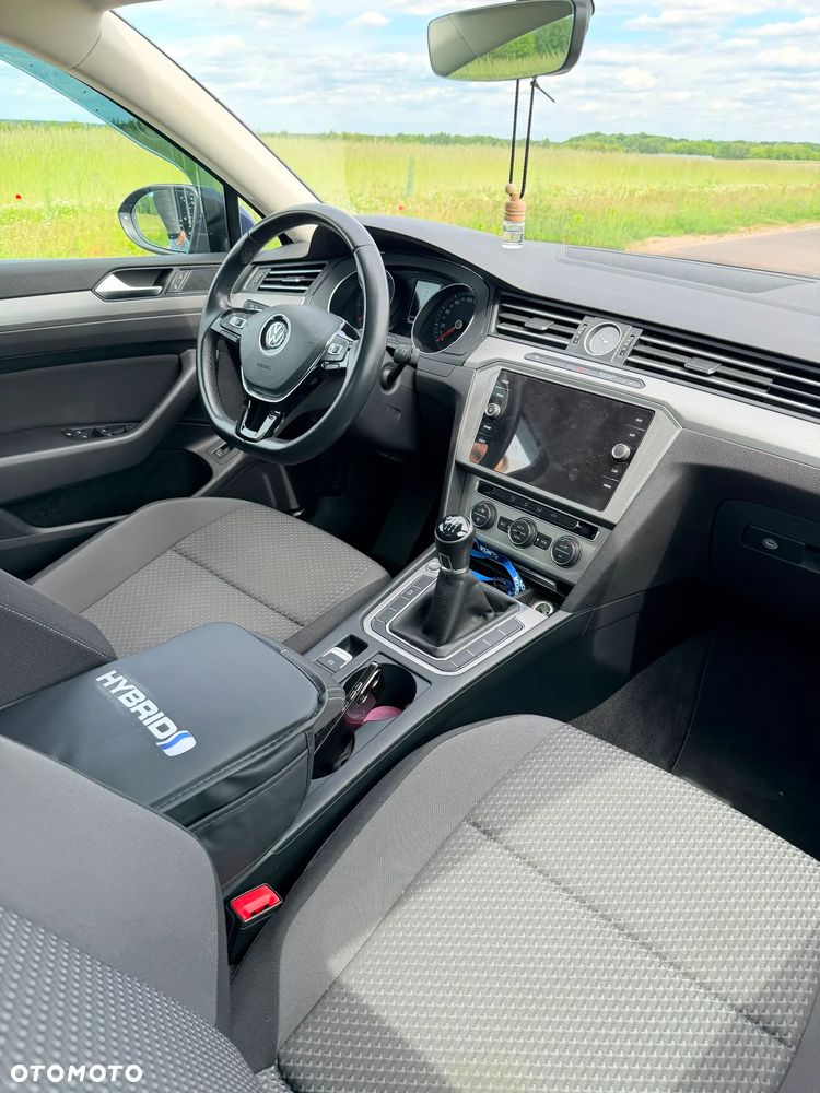 Volkswagen Passat - 28