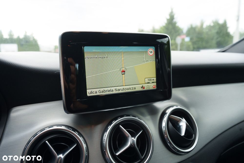 Mercedes-Benz GLA 180 7G-DCT AMG Line - 19