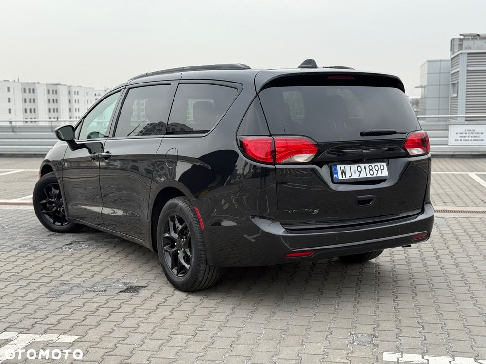 Chrysler Pacifica - 5