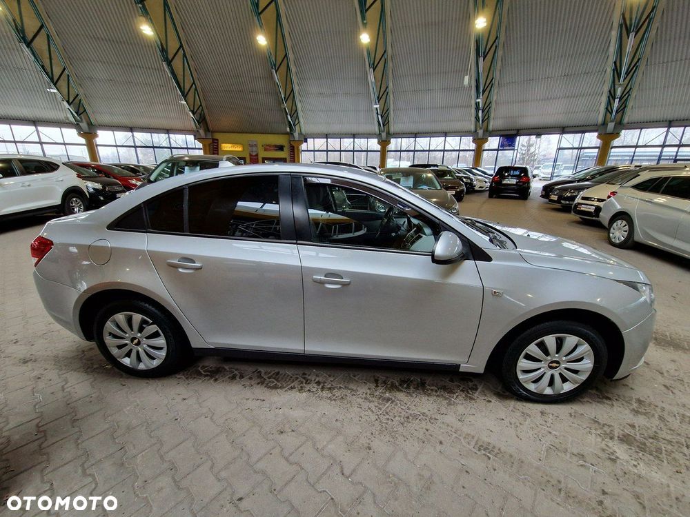 Chevrolet Cruze 1.6 LS - 8