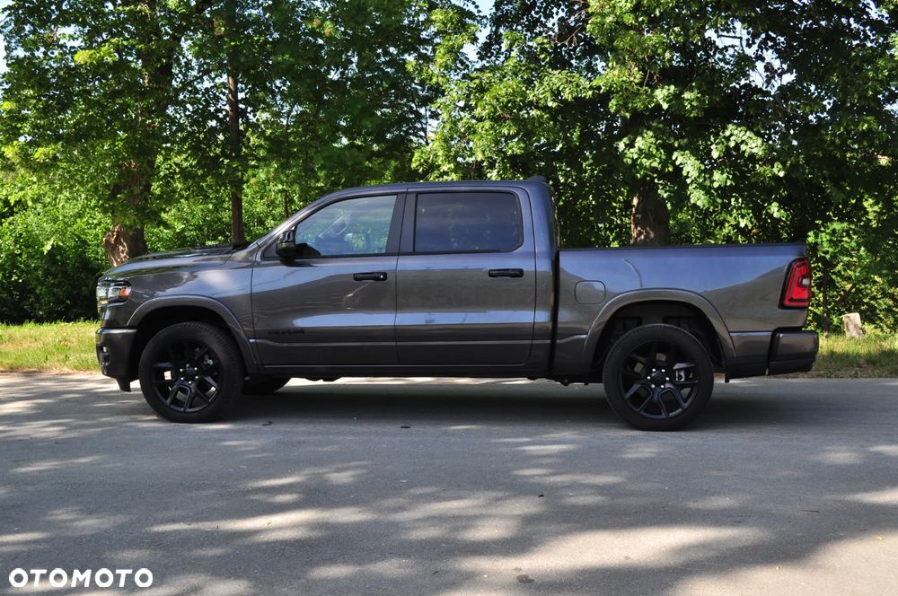 RAM 1500 Laramie Night Premium - 4