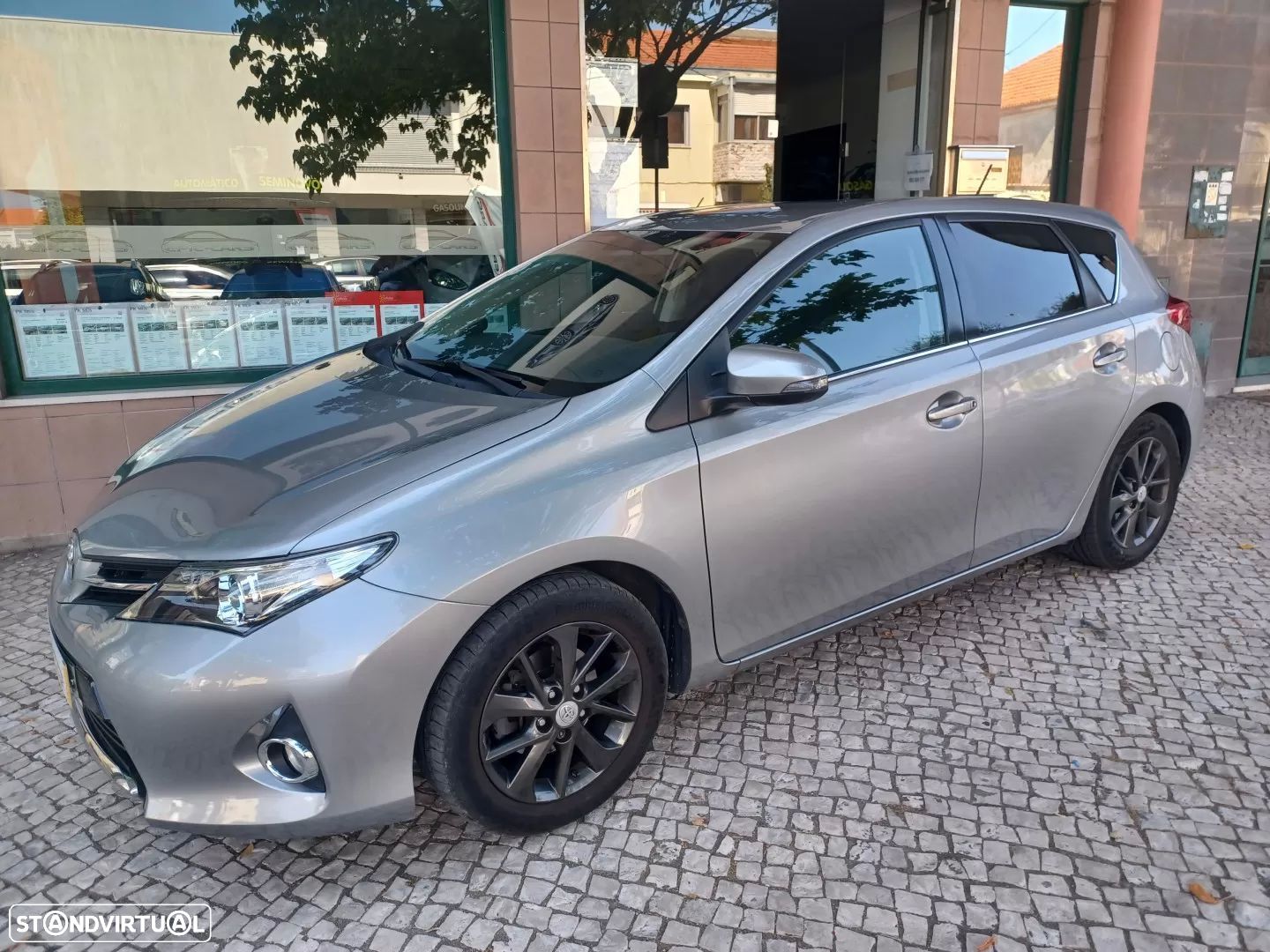 Toyota Auris 1.6 Valvematic Edition - 1