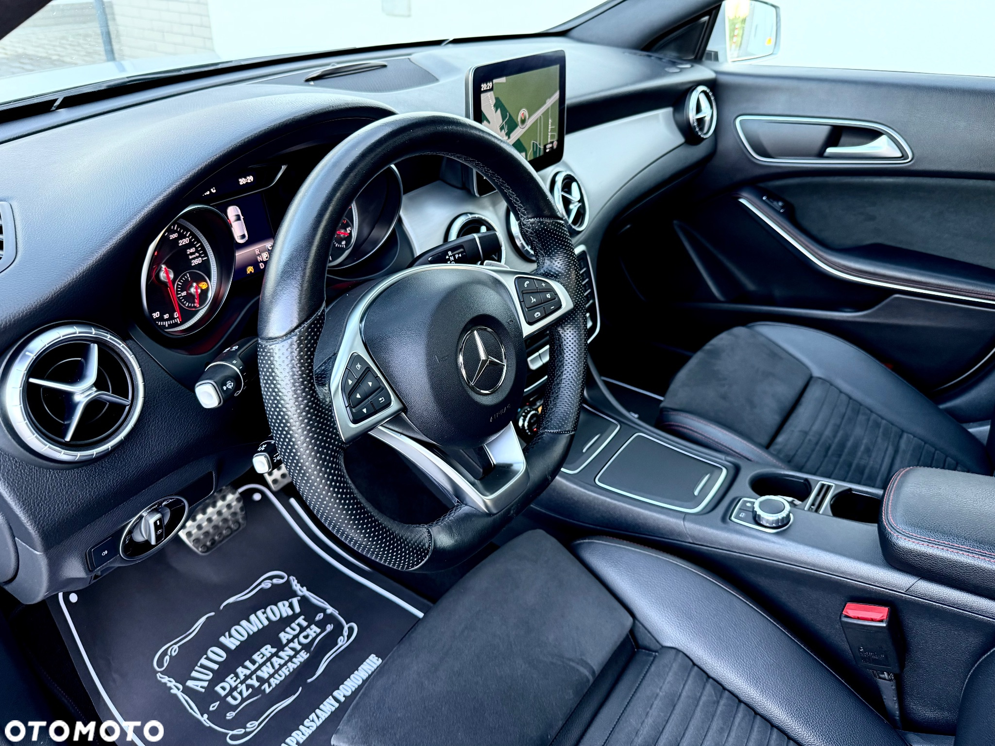 Mercedes-Benz CLA 200 7G-DCT AMG Line - 25