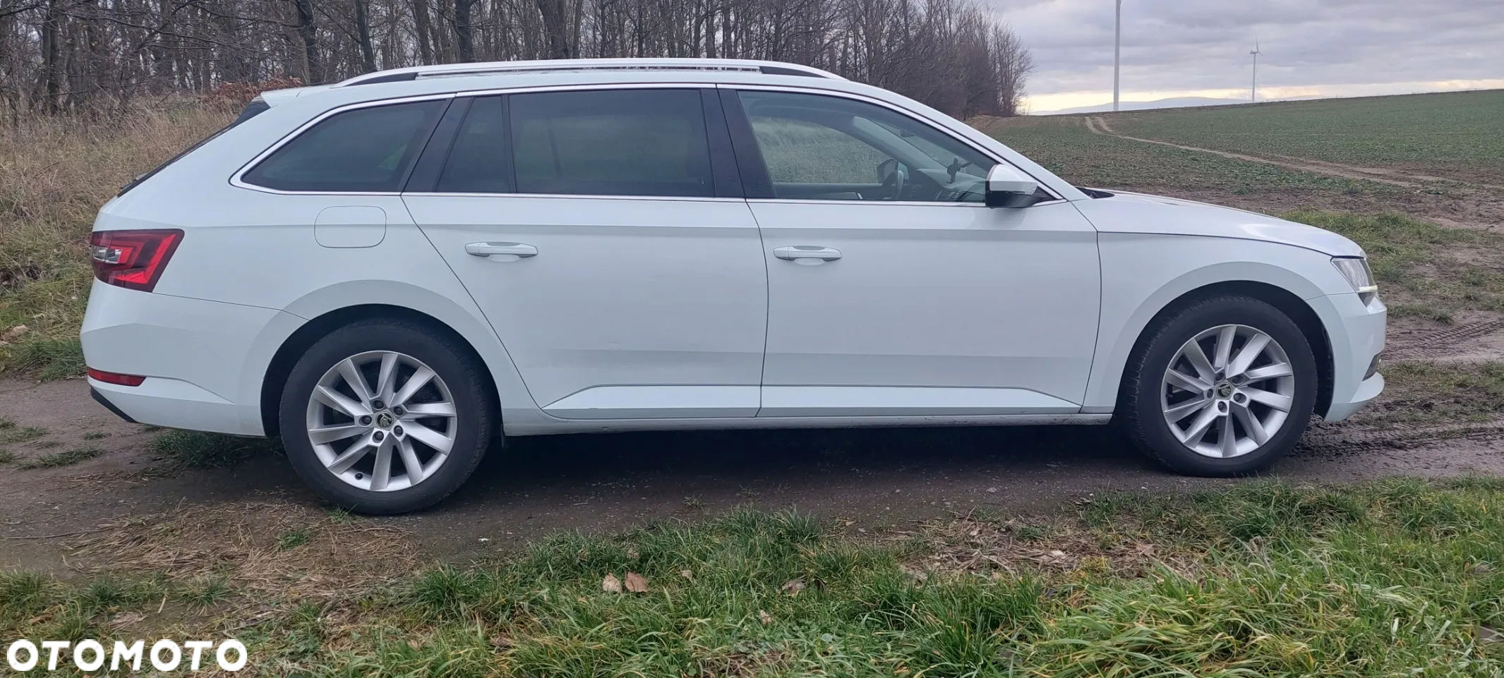 Skoda Superb Combi 2.0 TDI DSG Ambition - 9