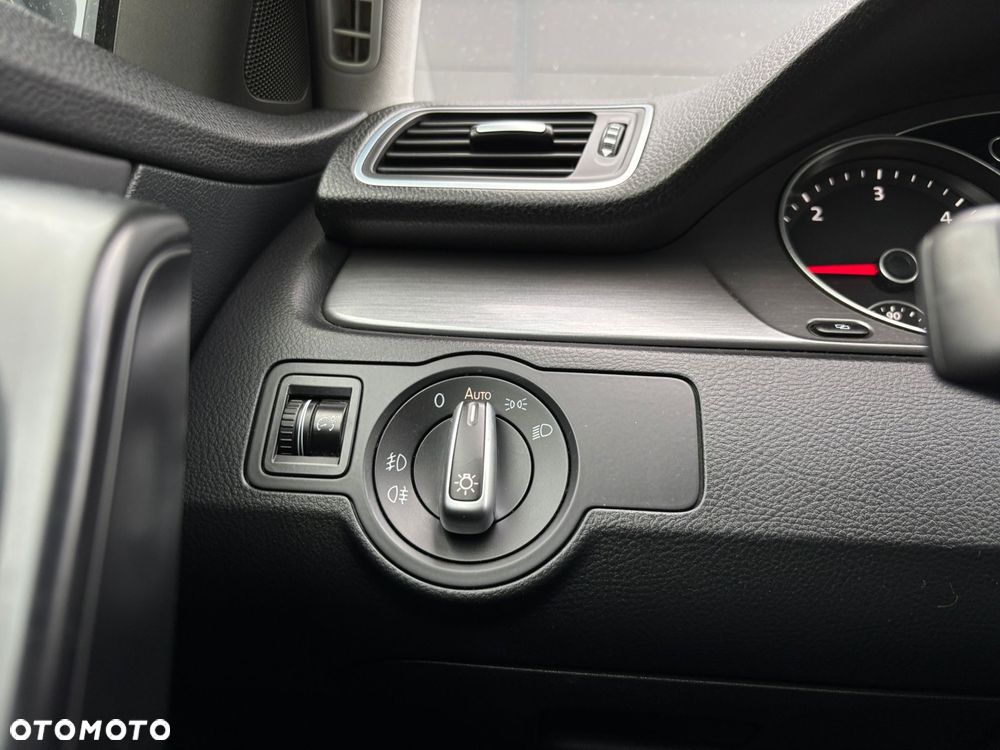 Volkswagen Passat 2.0 TDI Comfortline - 33