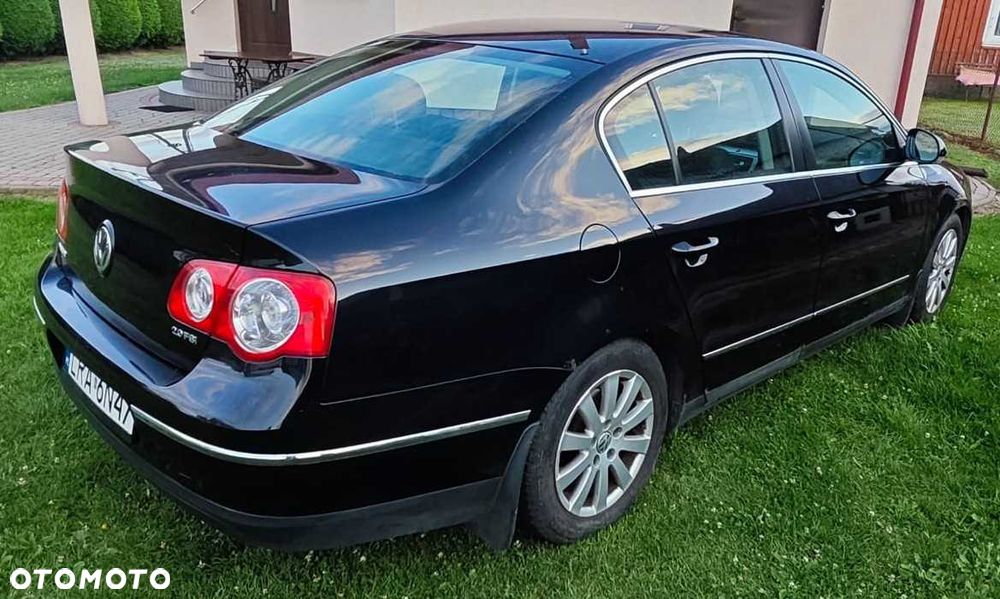 Volkswagen Passat - 4