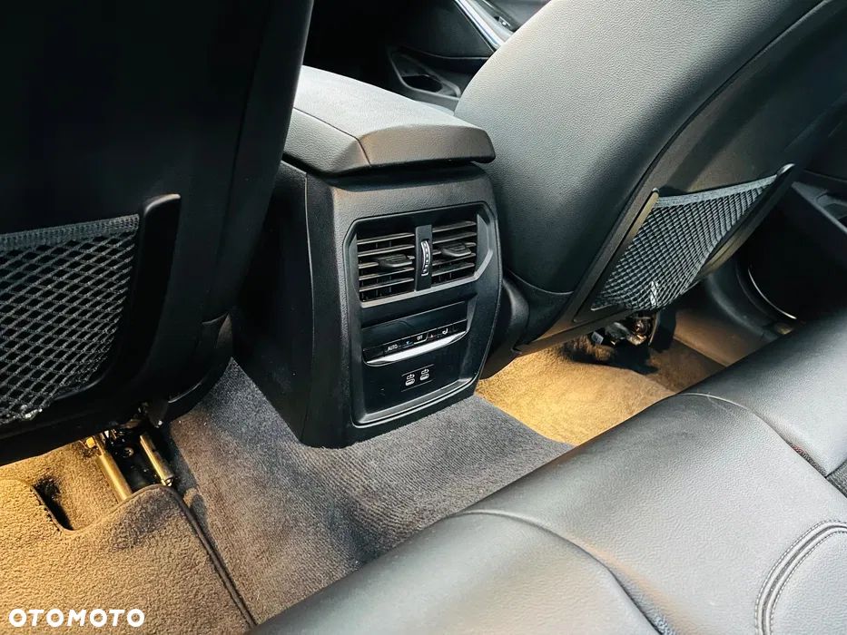 BMW Seria 3 318d mHEV - 5