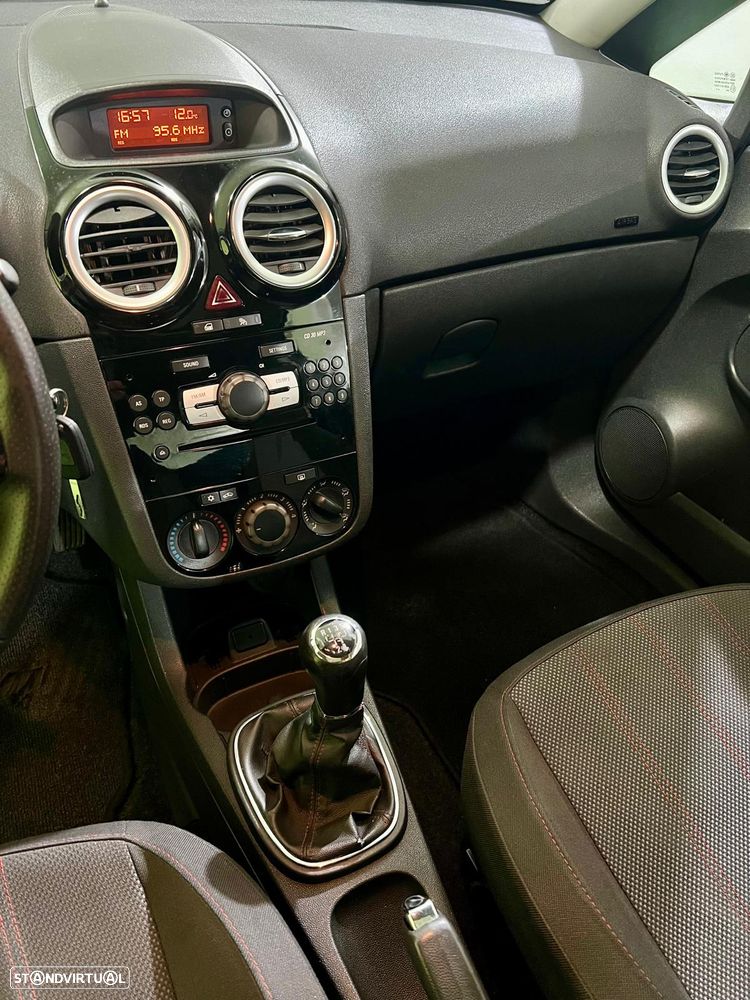 Opel Corsa 1.2 Black Edition - 10