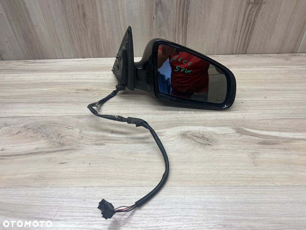 LUSTERKO PRAWE AUDI A6 C6 5PIN - 1