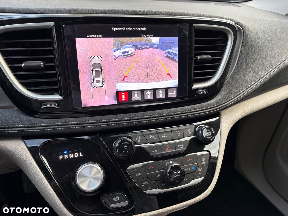 Chrysler Pacifica - 21