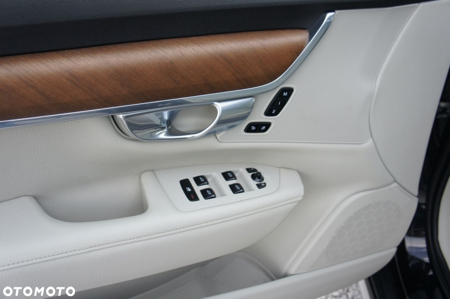 Volvo V90 Cross Country - 16